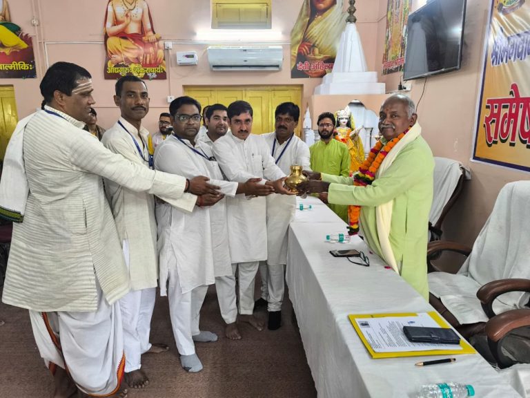 श्रीभगवानदास आदर्श संकृत महाविद्यालय हरिद्वार के नये अध्यक्ष प्रो. विजयकुमार सी.जी. के प्रथम आगमन पर हुआ स्वागत